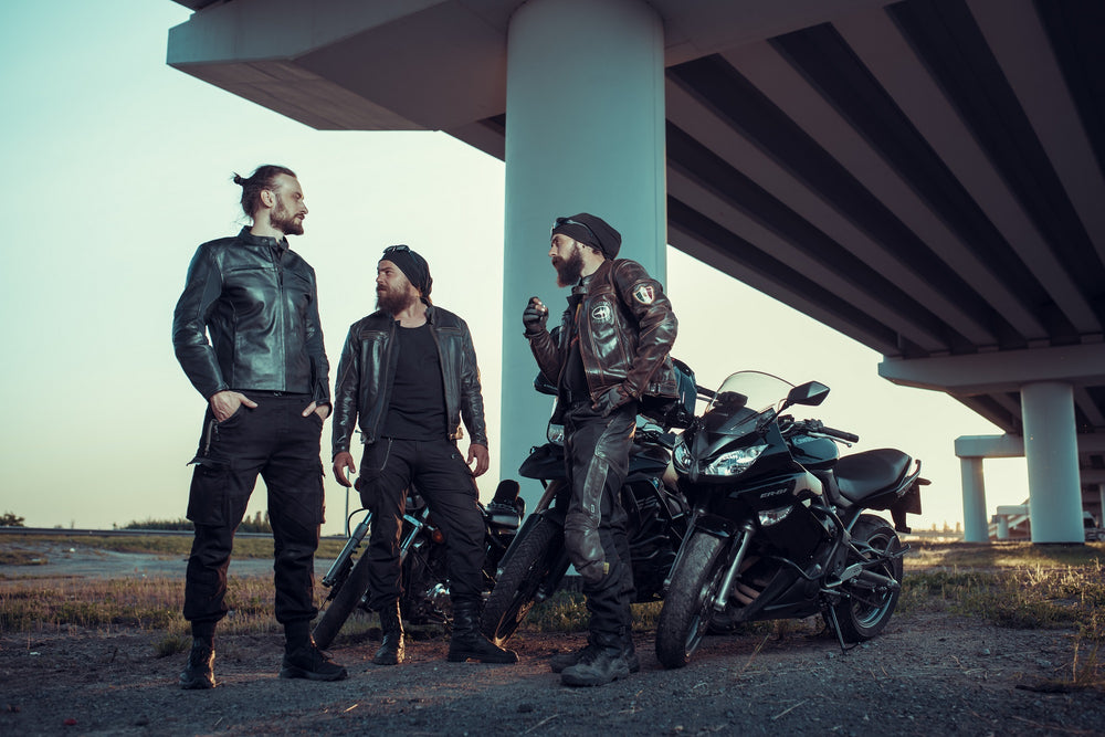 
                  
                    Charger l&amp;#39;image dans la galerie, VIVI IL MOMENTO VESTE EN CUIR DE MOTO RÉTRO, Protections amovibles certifiées CE sur les épaules, les coudes et le dos, Fermetures éclair YKK tout autour, une fermeture éclair de 8 &amp;quot;dans le bas du dos pour se connecter au pantalon
                  
                