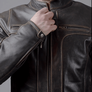 
                  
                    Charger l&amp;#39;image dans la galerie, BLOUSON DE MOTO EN CUIR RETRO ADVENTURE, Fermetures à glissière YKK, fermeture à glissière de 8&amp;quot; pour fixation au pantalon, Protecteurs amovibles certifiés CE sur les épaules, les coudes et le dos
                  
                