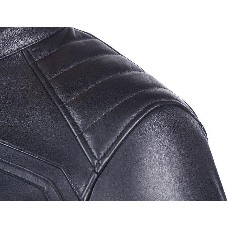 
                  
                    Charger l&amp;#39;image dans la galerie, BLOUSON EN CUIR DE MOTO NOIR VANGUARD, Protections certifiées CE sur les coudes et les épaules, zone lombaire rembourrée, doublure intérieure matelassée en polyester amovible, col rembourré pour un meilleur confort
                  
                