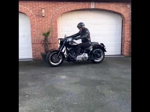 
                  
                    Charger et lire la vidéo dans la visionneuse de la Galerie, BLOUSON DE MOTO EN CUIR VIVE LA FRANCE RÉTRO
                  
                